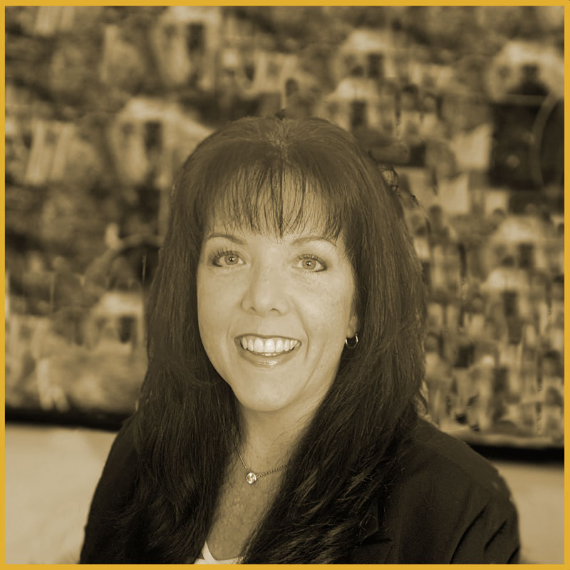 Tammi-Santa---BW.Gold
