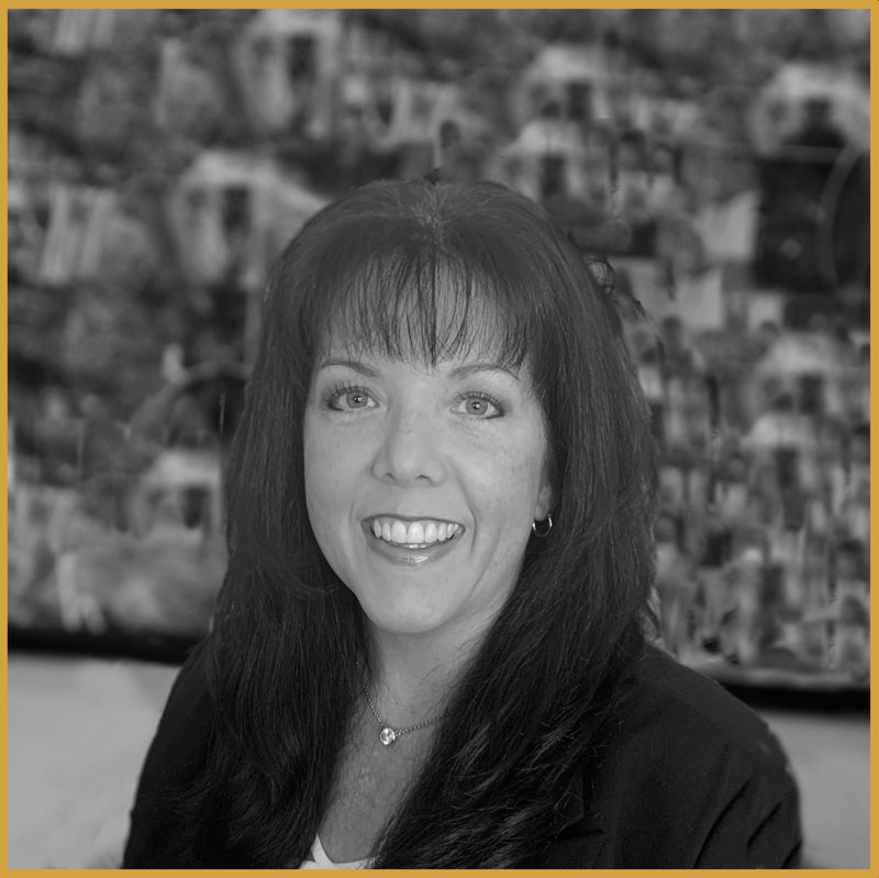 Tammi-Santa---BW.Gold